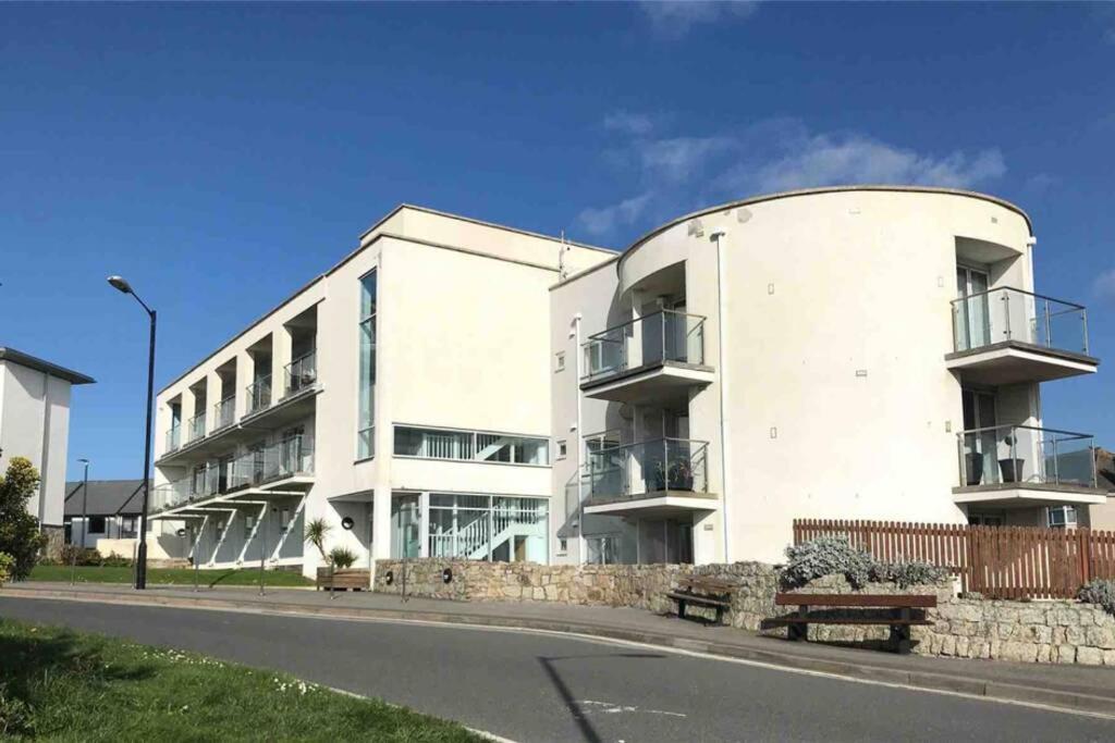 Beautiful 3 Bedroom Apartment By The Sea New Quay Exterior foto