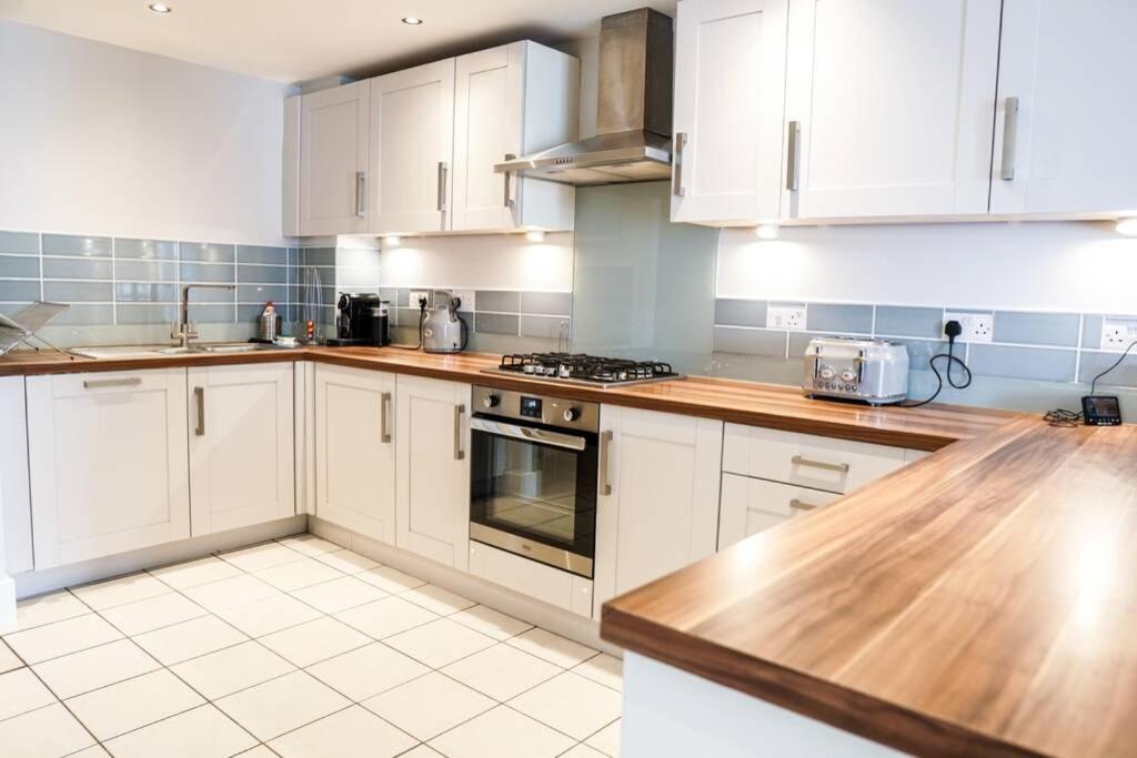 Beautiful 3 Bedroom Apartment By The Sea New Quay Exterior foto